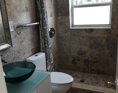 3160 Ne 6th Avenue - Photo Thumbnail 11