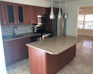 3160 Ne 6th Avenue - Photo Thumbnail 4