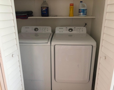 3160 Ne 6th Avenue - Photo Thumbnail 12
