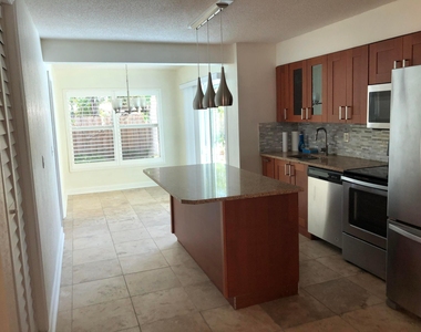 3160 Ne 6th Avenue - Photo Thumbnail 5