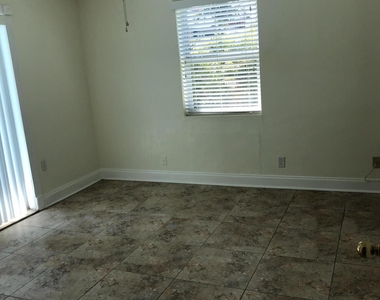 3160 Ne 6th Avenue - Photo Thumbnail 10