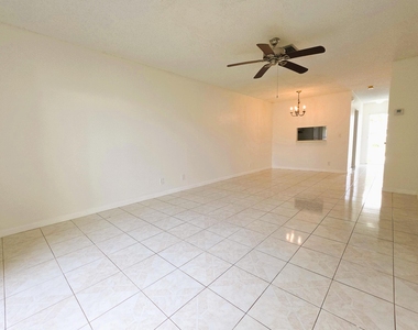 5445 Glenda Street - Photo Thumbnail 4