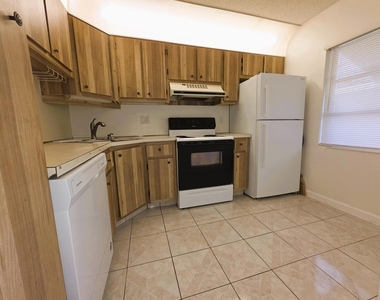 5445 Glenda Street - Photo Thumbnail 2