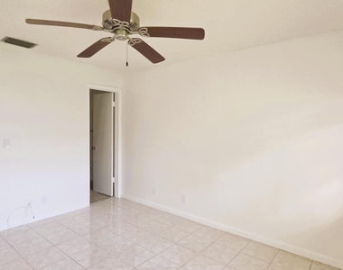 5445 Glenda Street - Photo Thumbnail 6