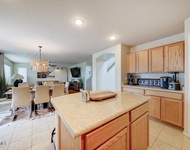 29293 N Yellow Bee Drive - Photo Thumbnail 9