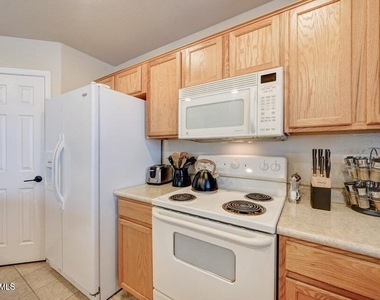 29293 N Yellow Bee Drive - Photo Thumbnail 8