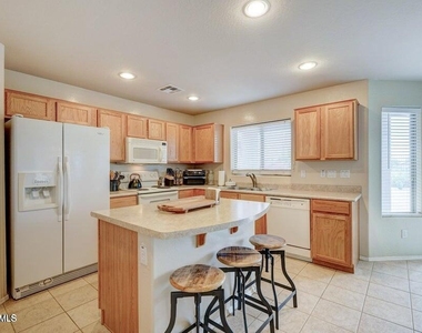 29293 N Yellow Bee Drive - Photo Thumbnail 6