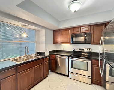 3154 Meridian Way S - Photo Thumbnail 5