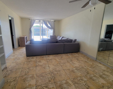 4500 N Federal Highway - Photo Thumbnail 1