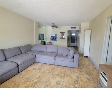 4500 N Federal Highway - Photo Thumbnail 3