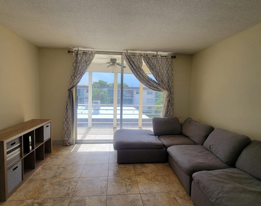 4500 N Federal Highway - Photo Thumbnail 2