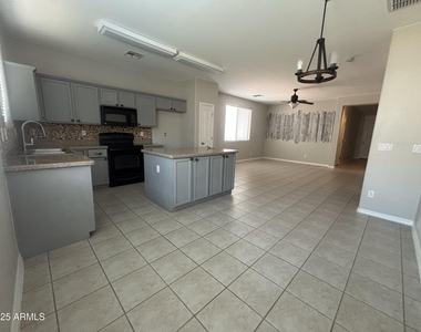 3942 E Claxton Avenue - Photo Thumbnail 4