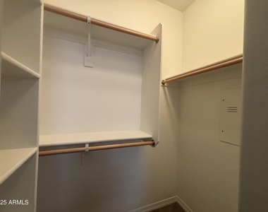 3942 E Claxton Avenue - Photo Thumbnail 18