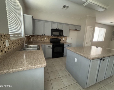 3942 E Claxton Avenue - Photo Thumbnail 5