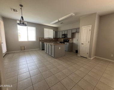 3942 E Claxton Avenue - Photo Thumbnail 7