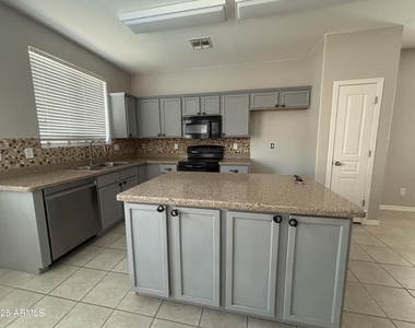 3942 E Claxton Avenue - Photo Thumbnail 6