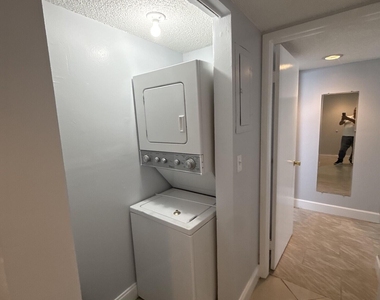 8919 Nw 28th Drive - Photo Thumbnail 3