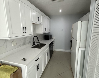 8919 Nw 28th Drive - Photo Thumbnail 5