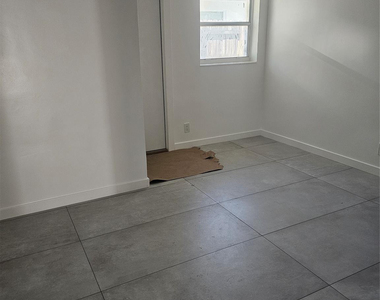 5219 Nw 18th Court - Photo Thumbnail 2