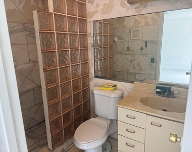 7814 Pembroke Road - Photo Thumbnail 8
