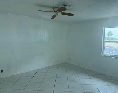 7814 Pembroke Road - Photo Thumbnail 6