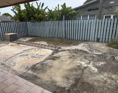 7814 Pembroke Road - Photo Thumbnail 13