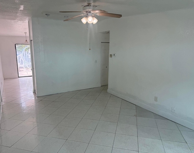 7814 Pembroke Road - Photo Thumbnail 12