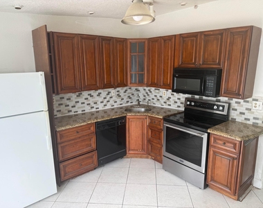 7814 Pembroke Road - Photo Thumbnail 1