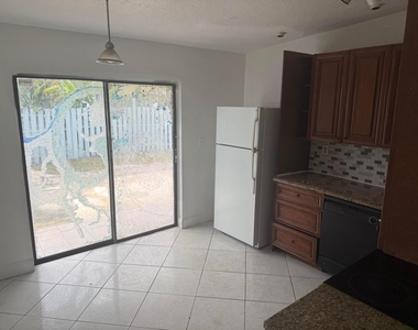7814 Pembroke Road - Photo Thumbnail 2