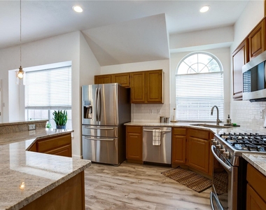 3306 Ashleaf Drive - Photo Thumbnail 6