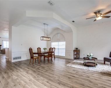 3306 Ashleaf Drive - Photo Thumbnail 3