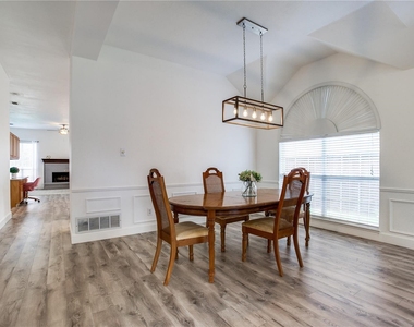 3306 Ashleaf Drive - Photo Thumbnail 4