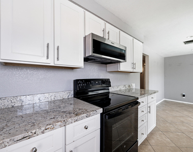 3737 W Griswold Road - Photo Thumbnail 10