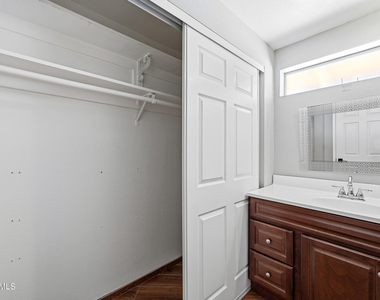 3737 W Griswold Road - Photo Thumbnail 17
