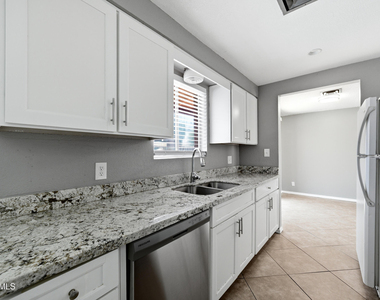3737 W Griswold Road - Photo Thumbnail 9