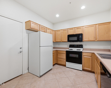 7021 E Earll Drive - Photo Thumbnail 9