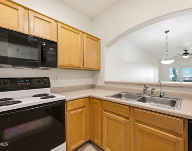 7021 E Earll Drive - Photo Thumbnail 10