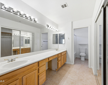 7021 E Earll Drive - Photo Thumbnail 14
