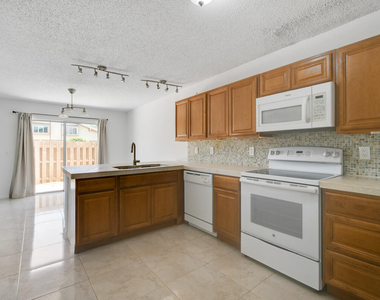 324 Maplecrest Circle - Photo Thumbnail 12
