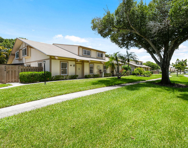 324 Maplecrest Circle - Photo Thumbnail 3