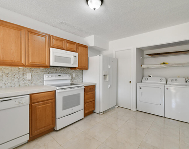 324 Maplecrest Circle - Photo Thumbnail 11