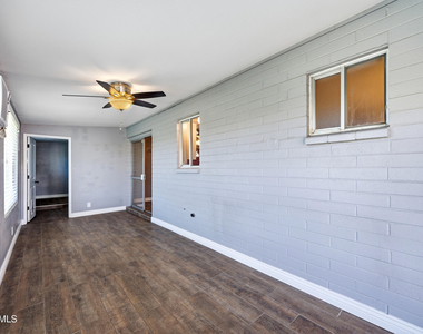 1506 W 2nd Street - Photo Thumbnail 4