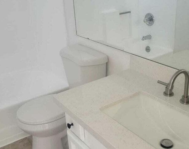 8702 N 67th Drive - Photo Thumbnail 5