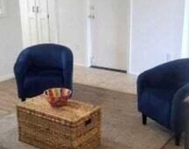 8702 N 67th Drive - Photo Thumbnail 4