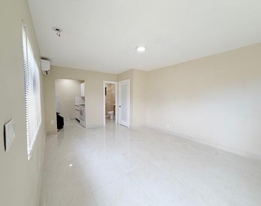 53 Ne 16th Place - Photo Thumbnail 6
