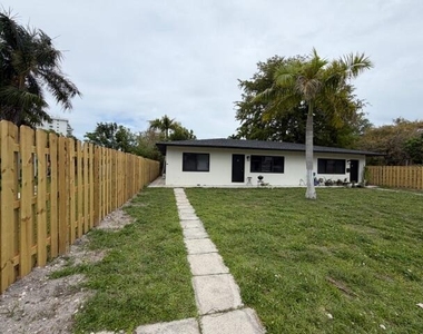 53 Ne 16th Place - Photo Thumbnail 1