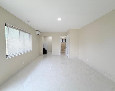 53 Ne 16th Place - Photo Thumbnail 9