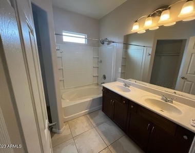1920 E Bell Road - Photo Thumbnail 6