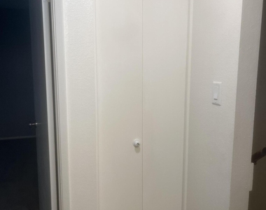 5902 W Townley Avenue - Photo Thumbnail 8