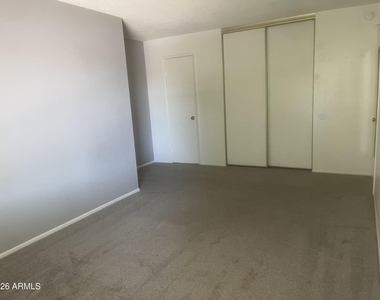 5902 W Townley Avenue - Photo Thumbnail 17